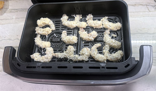 Put the breaded shrimp in the air fryer.