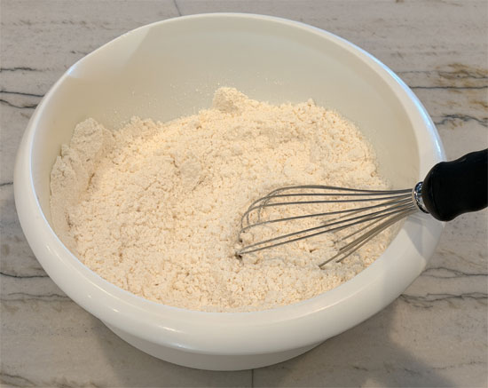 In a large bowl, whisk together the cake mix, vanilla pudding, and protein powder.