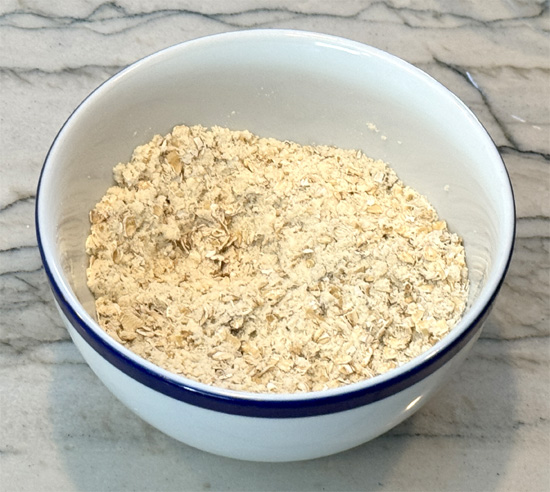 In a separate bowl, mix the oats, protein powder and salt.