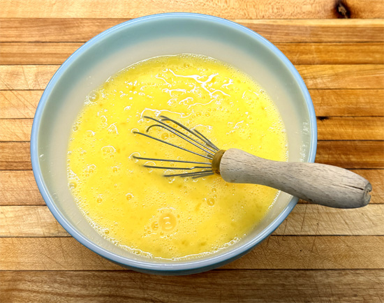 In a mixing bowl, whisk together the eggs and egg whites.