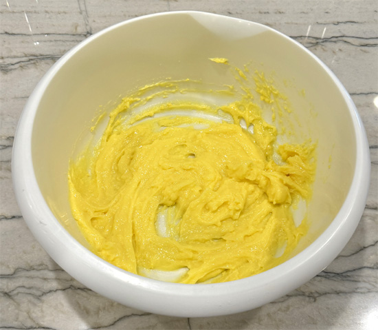 Whisk together the Jell-O pudding and cold milk in a large bowl for about 2 minutes. 