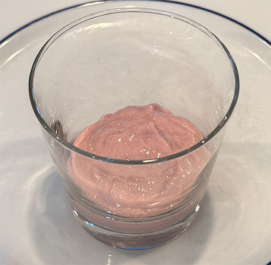For each serving, spoon 4 tablespoons of the cottage cheese mixture into a small bowl or cup. Add a layer of blackberries (about 1 oz), then another 4 tablespoons of the mixture, and finish with a final layer of blackberries (about 1 oz) on top.