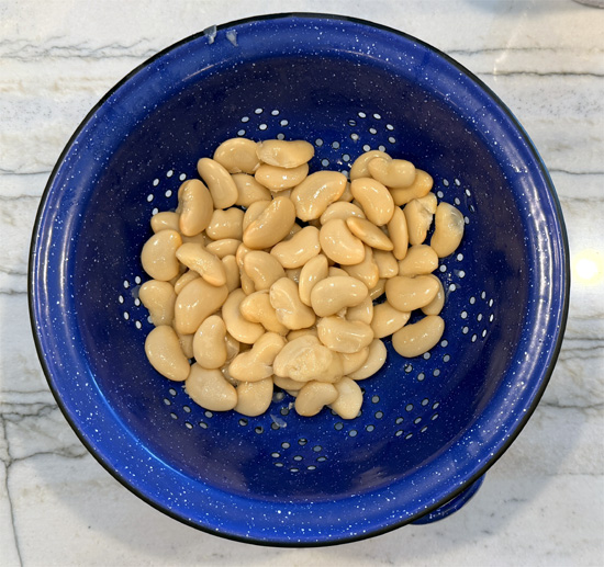 Rinse the butter beans. 