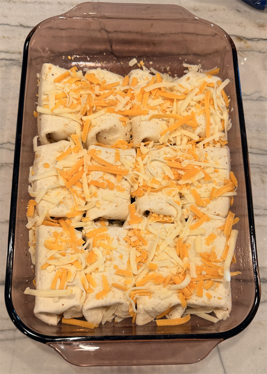 Sprinkle the remaining 1 cup of cheddar cheese evenly over the top.