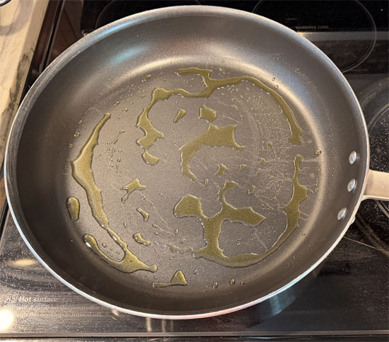 Pour 1 1/2 Tbsp. olive oil in the pan and spread it across the bottom. 