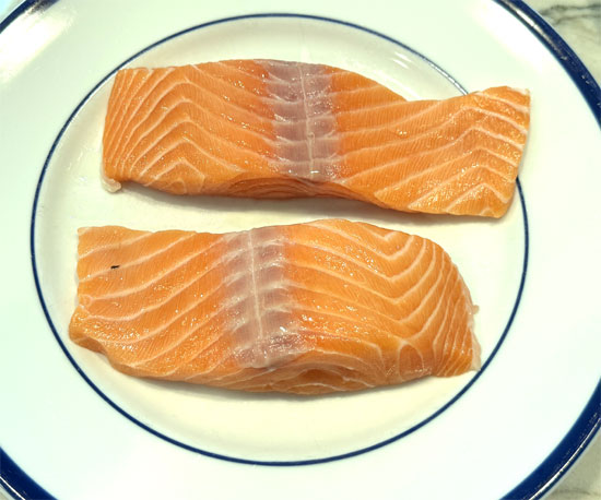 Lightly spray olive oil on both sides of the salmon fillets. Then cover the fillets with the spice blend. Sprinkle 2 tablespoons of the lime juice of the fillets.