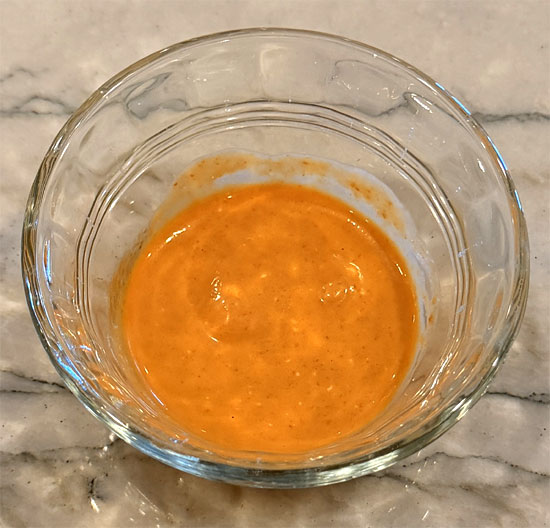 Stir together the Sriracha and mayonnaise until combined.