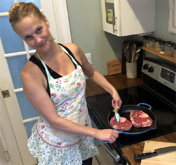 What's Leigh cooking for dinner? Steak!