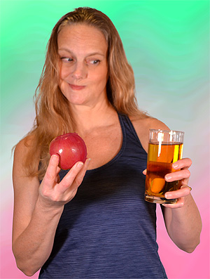 Which is better, a whole apple or the juice?